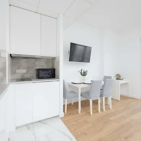 Kasprzaka Near Metro Plocka With Ac By Renters Daire Varşova
